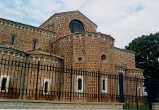 Le absidi della Chiesa
di S.Maria in Fàlleri
(12660 bytes)